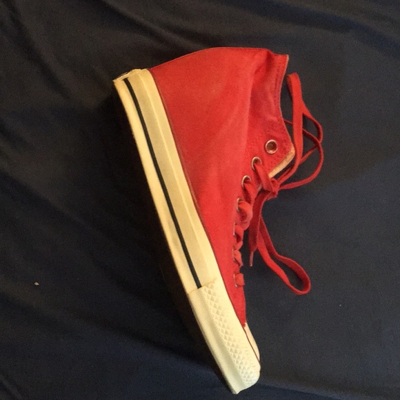 I am not a Converse kind of girl - Picture 2 of 6